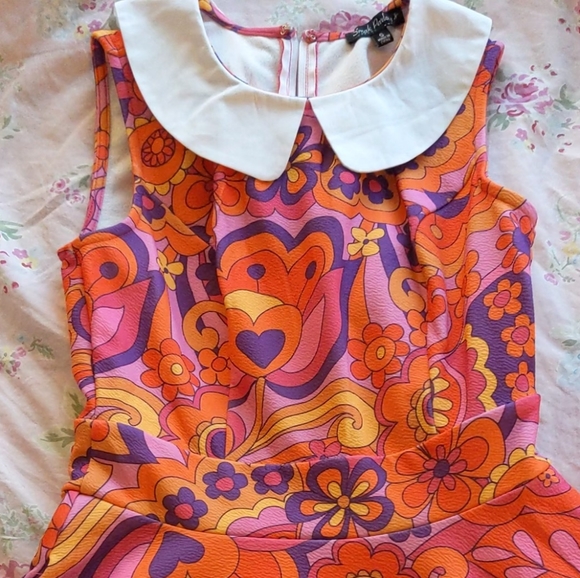 Smak Parlour Pink Far-Out Floral Print Female Forward Fit & Flare Dress Small - Picture 2 of 8